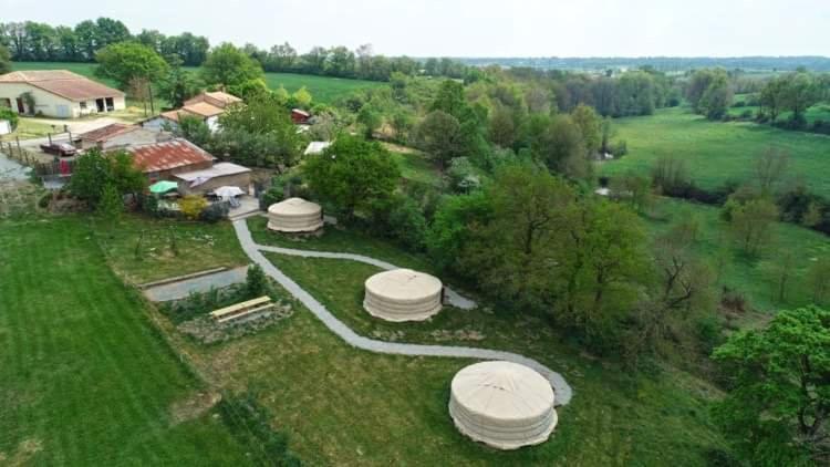 Aux Yourtes De La Fabrique Saint-Florent-des-Bois 외부 사진